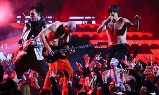 Red Hot Chili Peppers’ın Yeni Albüm Sinyali Yeni Şarkısı “Dark Necessities” Çıktı