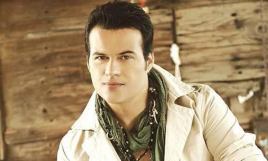 Pop Müziğin Efsane İsmi Hakan Peker’den “Efsane Şarkılar” Albümü