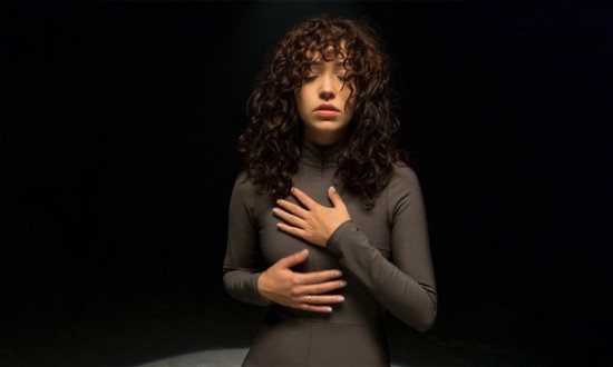 Zeynep Bastık'ın Yeni Şarkısı 'Çukur' Video Klibiyle bitlikte Yayında